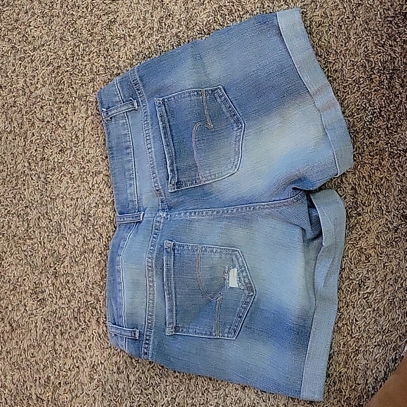 Mid rise shorts - Picture 3 of 3